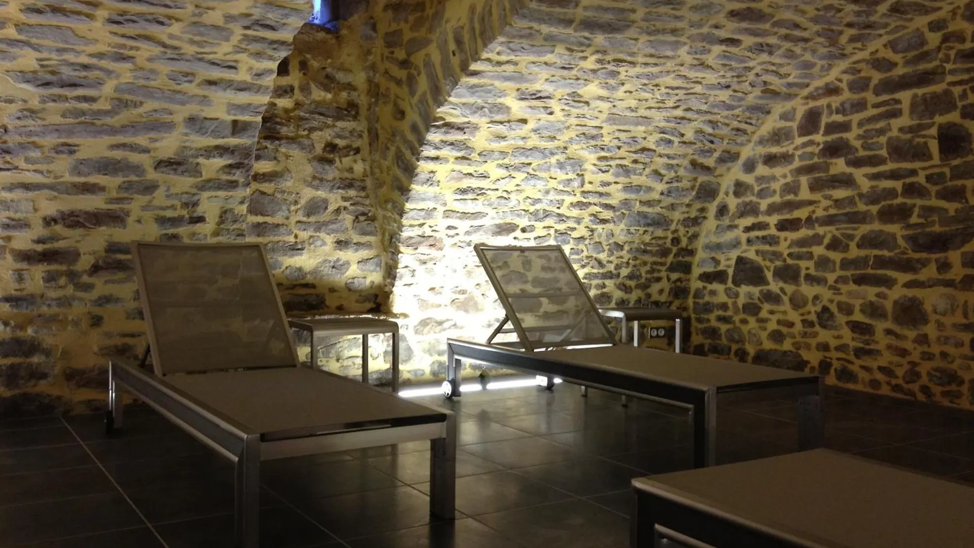 Le 1837 Aparthotel Saint-Affrique 4*,